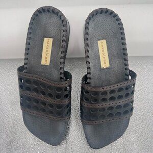 Naked Feet Women's Black/Gray Sandals 6.1/2M